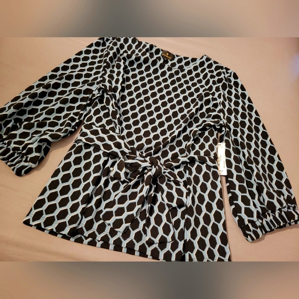 NWT. Women's XL Worthington Blouse  black geomet shapes - blue & white trimmed